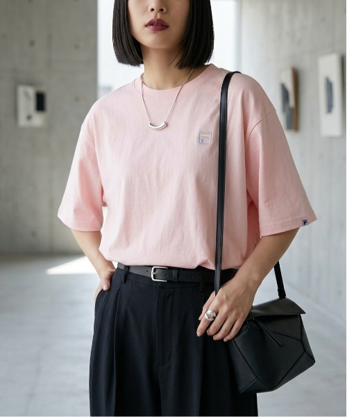 FILA（フィラ）の「OVERSIZED S/S T-SHIRT（Tシャツ/カットソー・レディース・ネイビー/ピンク/ホワイト・XL/L/M）」の3枚目の写真