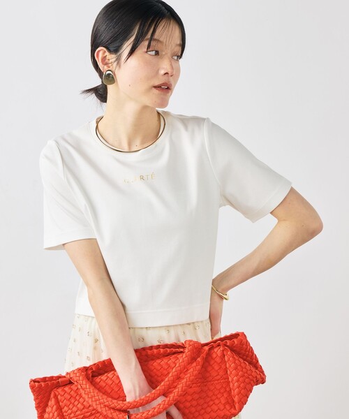 NOLLEY’S Sophi（ノーリーズソフィ）の「《手洗い可能》W&Wショート丈ロゴTシャツ（Tシャツ/カットソー・レディース・ベージュ系その他/ホワイト系その他3/ホワイト系その他2・38）」の2枚目の写真