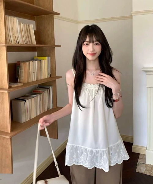 shopnikoniko(ショップニコニコ)の「フラワーパンチングレース 裾スカラップ刺繍 キャミチュニック(チュニック・レディース・ホワイト・フリー)」の3枚目の写真