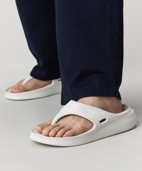 LACOSTE（ラコステ）の「メンズ MEDUZ FLIP-FLOP 1261 CMA / 軽量 厚底トングサンダル（サンダル・メンズ・オフホワイト/ブラック・28.0cm/27.0cm/25.5cm/26.5cm/25.0cm）」の2枚目の写真
