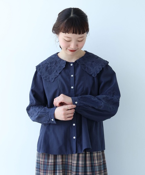 bulle de savon(ビュルデサボン)の「バテンレース 角衿ブラウス(シャツ/ブラウス・レディース・ホワイト/ネイビー/ミント・FREE)」の3枚目の写真