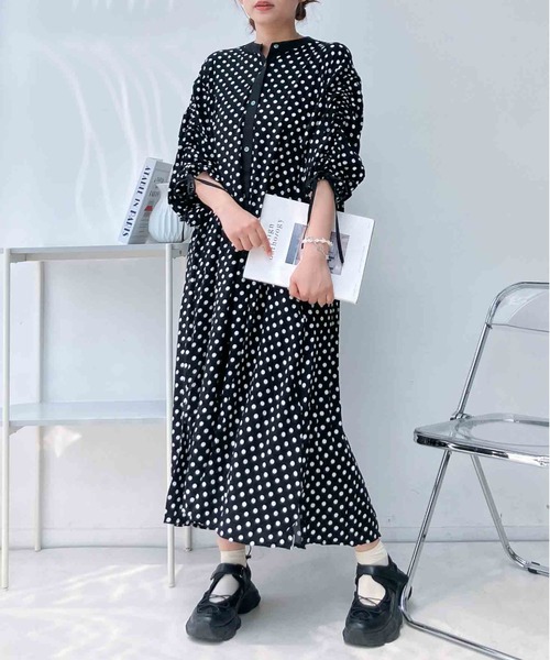 AS KNOW AS plus(アズノゥアズプラス)の「◯袖ドロストゆったりシャツワンピース(シャツワンピース・レディース・ネイビー/ブラック系/ベージュ系その他・FREE)」の2枚目の写真