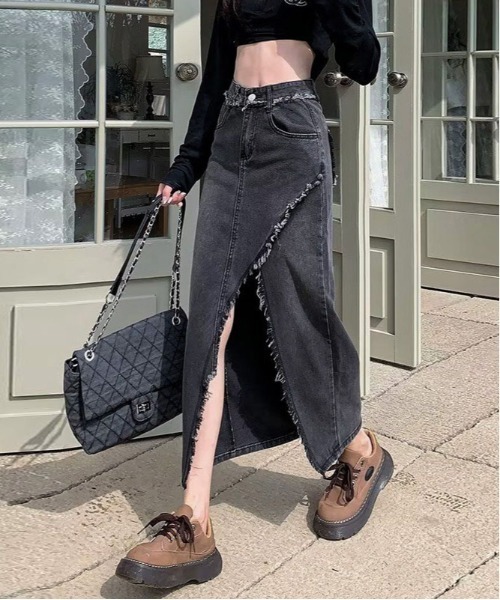 &soiree(アンドソワレ)の「フリンジスリットデニムスカート(デニムスカート・レディース・ブラック/ブルー・SMALL/MEDIUM/LARGE/X-LARGE)」の3枚目の写真