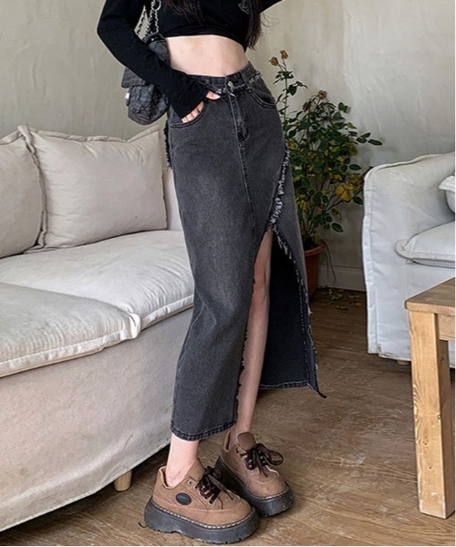 &soiree(アンドソワレ)の「フリンジスリットデニムスカート(デニムスカート・レディース・ブラック/ブルー・SMALL/MEDIUM/LARGE/X-LARGE)」の4枚目の写真