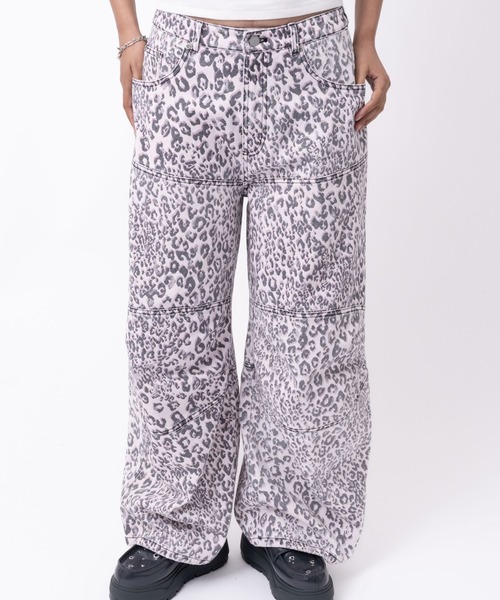 atmos pink(アトモスピンク)の「atmos pink Leopard Curve Pants / アトモス ピンク レオパード カーブ パンツ(その他パンツ・レディース・ピンク/ブルー/ブラウン・M/S)」の2枚目の写真