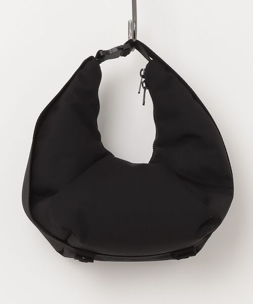 Y-3(ワイスリー)の「Y-3 CRESCENT BAG(ボディバッグ/ウエストポーチ・メンズ・ブラック・ONE SIZE)」の6枚目の写真