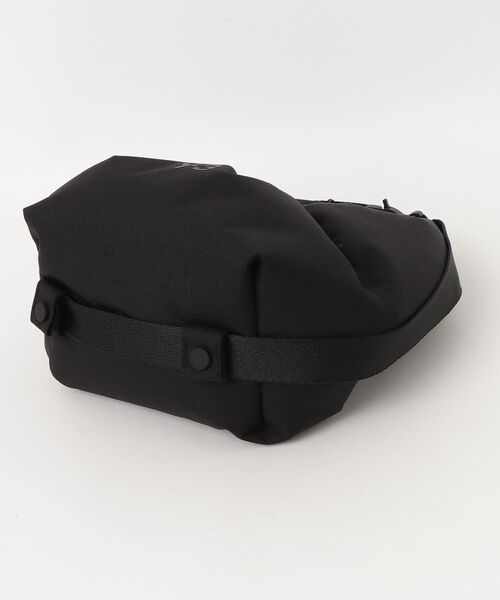 Y-3(ワイスリー)の「Y-3 CRESCENT BAG(ボディバッグ/ウエストポーチ・メンズ・ブラック・ONE SIZE)」の7枚目の写真