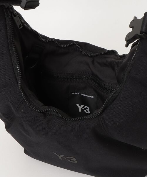 Y-3(ワイスリー)の「Y-3 CRESCENT BAG(ボディバッグ/ウエストポーチ・メンズ・ブラック・ONE SIZE)」の8枚目の写真