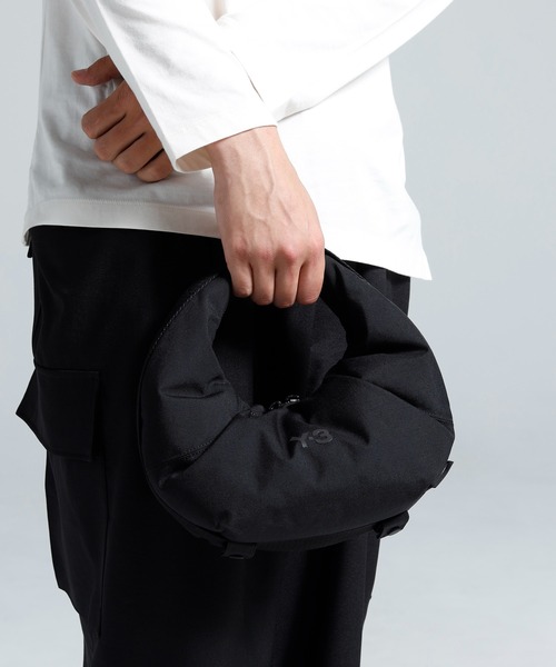 Y-3(ワイスリー)の「Y-3 CRESCENT BAG(ボディバッグ/ウエストポーチ・メンズ・ブラック・ONE SIZE)」の3枚目の写真