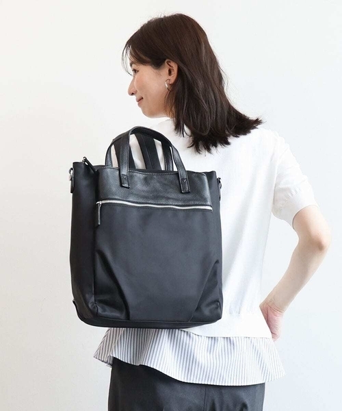 MK MICHEL KLEIN（エムケーミッシェルクラン）の「[3WAY/撥水]レザーナイロン多機能スクエアバッグ（ショルダーバッグ・レディース・ダークインディゴブルー/ブラック/グレー・00）」の2枚目の写真