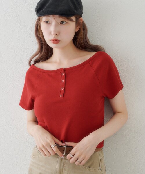 Kastane(カスタネ)の「【無地&ボーダー】オフショルリブ半袖tee(Tシャツ/カットソー・レディース・レッド/ブラック/オフホワイト/アイボリー・FREE)」の4枚目の写真