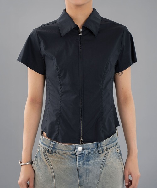 CONZ(コンズ)の「fitted zip up shirt short sleeve(シャツ/ブラウス・レディース・ネイビー/カーキ/ダークグレー・1/2)」の3枚目の写真
