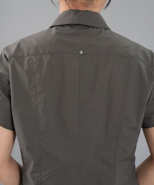CONZ(コンズ)の「fitted zip up shirt short sleeve(シャツ/ブラウス・レディース・ネイビー/カーキ/ダークグレー・1/2)」の11枚目の写真