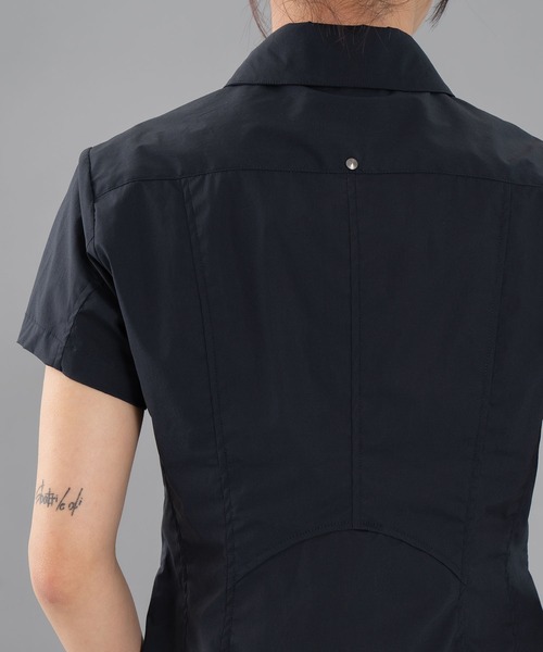 CONZ(コンズ)の「fitted zip up shirt short sleeve(シャツ/ブラウス・レディース・ネイビー/カーキ/ダークグレー・1/2)」の16枚目の写真
