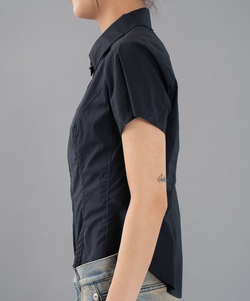 CONZ(コンズ)の「fitted zip up shirt short sleeve(シャツ/ブラウス・レディース・ネイビー/カーキ/ダークグレー・1/2)」の17枚目の写真