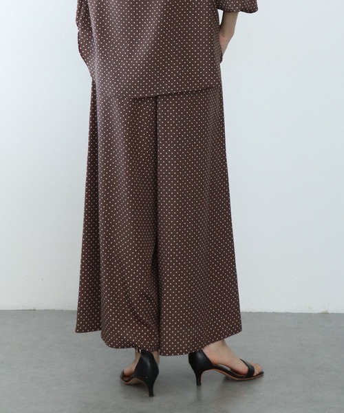Jines(ジネス)の「ドット柄タックワイドパンツ(スラックス・レディース・モカ/ラベンダー/ブラック・38)」の6枚目の写真