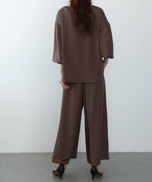 Jines(ジネス)の「ドット柄タックワイドパンツ(スラックス・レディース・モカ/ラベンダー/ブラック・38)」の9枚目の写真