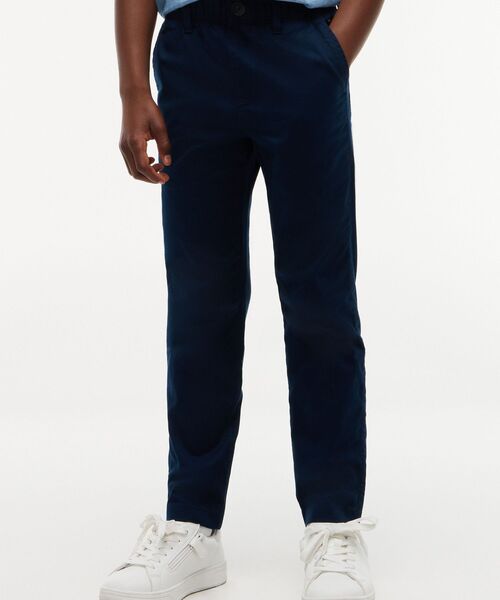 TOMMY HILFIGER(トミーヒルフィガー)の「BOYS チノパンツ(チノパンツ・キッズ・ネイビー/ベージュ・150cm/130cm/140cm/160cm)」の2枚目の写真