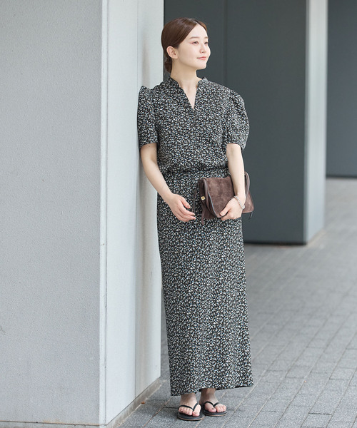 IENA(イエナ)の「《追加2/セットアップ対応》ソフトヴィンテージフラワーブラウス(シャツ/ブラウス・レディース・ブラック・FREE)」の2枚目の写真