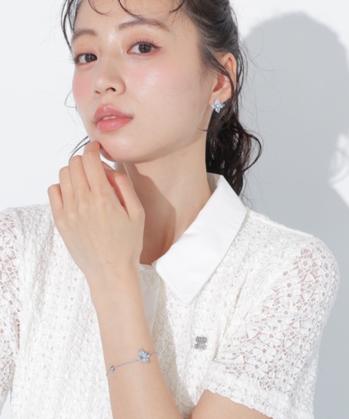 JILL by JILL STUART（ジルバイジルスチュアート）の「Cubic 大粒クローバーピアス（ピアス（両耳用）・レディース・シルバー/ブルー・FREE）」の11枚目の写真