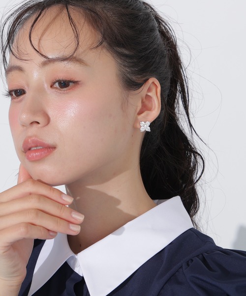 JILL by JILL STUART（ジルバイジルスチュアート）の「Cubic 大粒クローバーピアス（ピアス（両耳用）・レディース・シルバー/ブルー・FREE）」の13枚目の写真