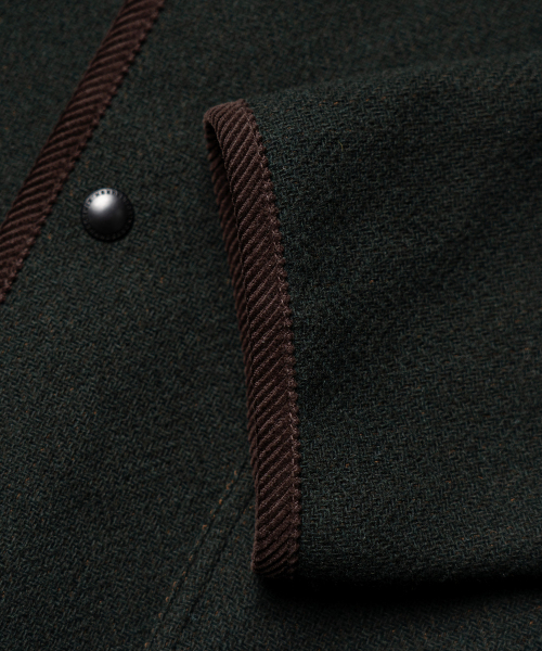 EDINBURGH CLUB（エディンバラクラブ）の「WOOL BLENDED HERRINGBONE HUNTING JACKET [D/GREEN]（ミリタリージャケット・メンズ・ダークグリーン・SMALL/MEDIUM/LARGE/X-LARGE）」の6枚目の写真