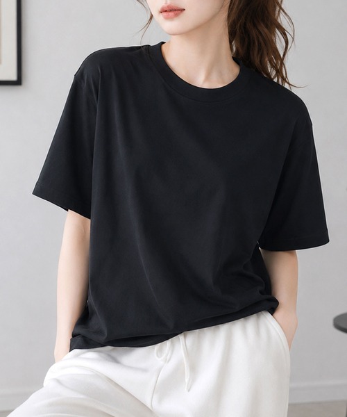 Amulet(アミュレット)の「着回し自在のシンプルな定番アイテム クルーネック半袖Tシャツ(Tシャツ/カットソー・レディース・グリーン/ブラック/ホワイト/アイボリー・S/M/L/XL)」の1枚目の写真