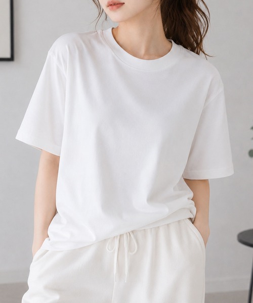 Amulet(アミュレット)の「着回し自在のシンプルな定番アイテム クルーネック半袖Tシャツ(Tシャツ/カットソー・レディース・グリーン/ブラック/ホワイト/アイボリー・S/M/L/XL)」の5枚目の写真