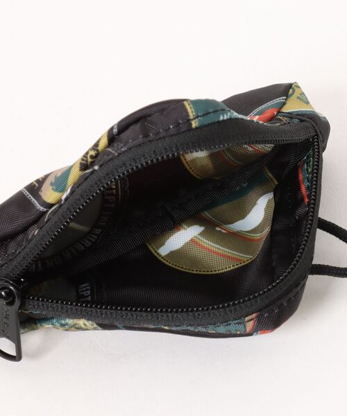 KELTY(ケルティ)の「総柄ポーチ付/限定モデル【KELTY】LIMITED CURVE SHOULDER M(ショルダーバッグ・レディース・タン/ブラック/オリーブ・ONE SIZE)」の6枚目の写真