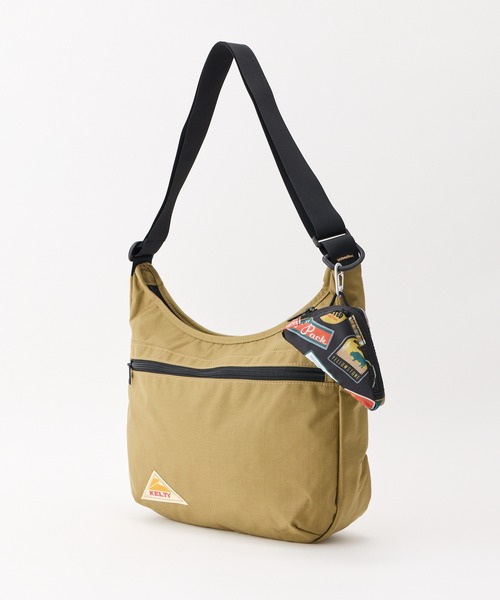 KELTY(ケルティ)の「総柄ポーチ付/限定モデル【KELTY】LIMITED CURVE SHOULDER M(ショルダーバッグ・レディース・タン/ブラック/オリーブ・ONE SIZE)」の18枚目の写真
