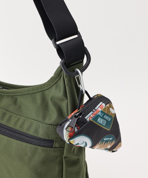 KELTY(ケルティ)の「総柄ポーチ付/限定モデル【KELTY】LIMITED CURVE SHOULDER M(ショルダーバッグ・レディース・タン/ブラック/オリーブ・ONE SIZE)」の15枚目の写真
