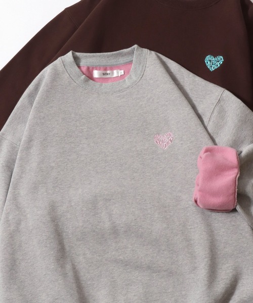 SITRY(シトリー)の「SITRY Heart Embroidery Color Scheme Sweat Shirt/別注 オーバーサイズ ハートロゴ ワンポイントラメ刺繍 裏起毛 配色 トレーナー スウェット レディース メンズ(スウェット・レディース・ネイビー/グレー/ブラウン/ブラック/グレー系その他2/ブラック系その他/グレー系その他/チャコール/ブルー系その他/ブラウン系その他・M/L/XL)」の4枚目の写真