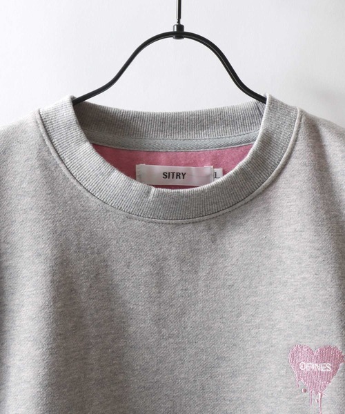 SITRY(シトリー)の「SITRY Heart Embroidery Color Scheme Sweat Shirt/別注 オーバーサイズ ハートロゴ ワンポイントラメ刺繍 裏起毛 配色 トレーナー スウェット レディース メンズ(スウェット・レディース・ネイビー/グレー/ブラウン/ブラック/グレー系その他2/ブラック系その他/グレー系その他/チャコール/ブルー系その他/ブラウン系その他・M/L/XL)」の22枚目の写真