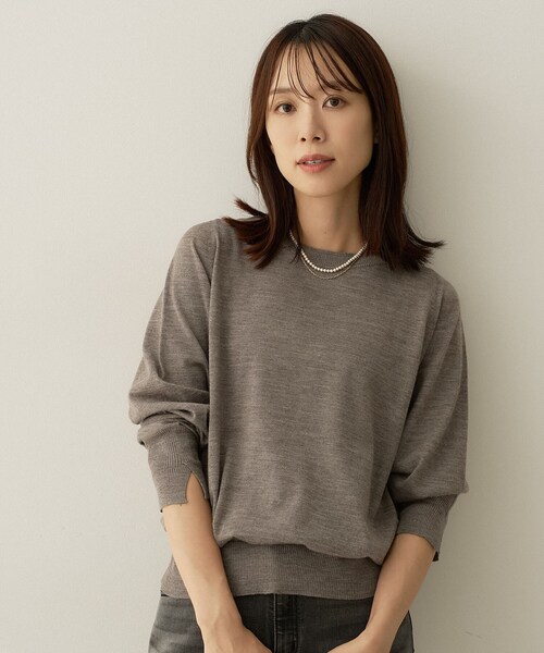 UNTITLED（アンタイトル）の「【アンサンブル可能/オンオフ使える】シルクウールカシミヤプルオーバー（ニット/セーター・レディース・ライトブルー/ブラウン系/ナチュラル/ベビーピンク/ライトパープル/ブラック・48/00/44/04/02）」の2枚目の写真