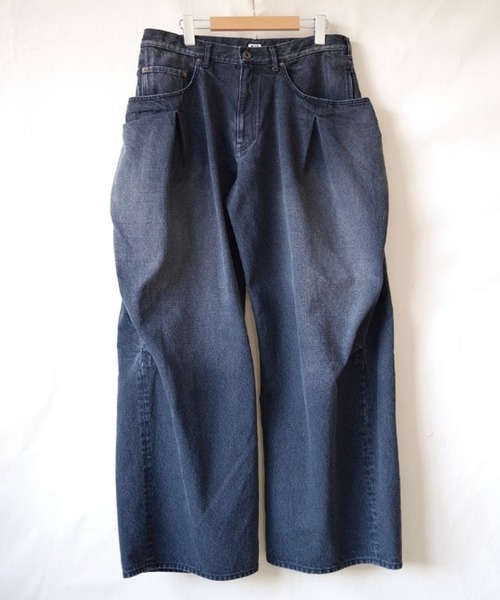 KHOKI(コッキ)の「【KHOKI/コッキ】26fw-p-08 3D cutting denim pants(デニムパンツ・メンズ・インディゴブルー/ブラック・1/3/2)」の1枚目の写真