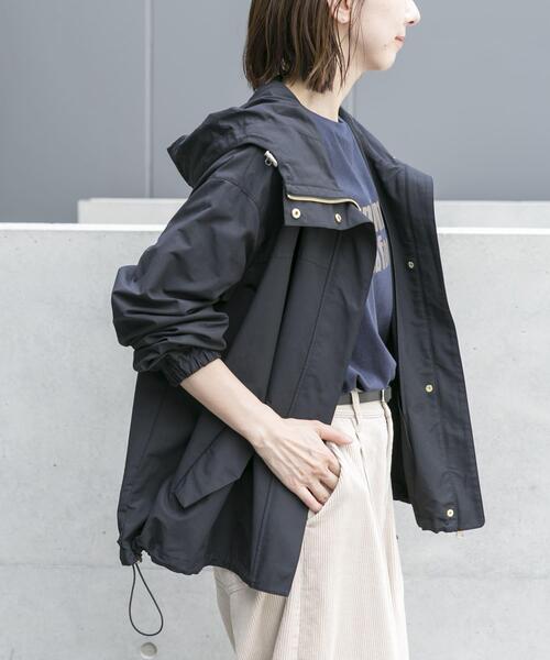 ITEMS URBANRESEARCH（アイテムズ アーバンリサーチ）の「撥水マウンテンパーカー（マウンテンパーカー・レディース・モカ/ホワイト系その他/ブラック・FREE）」の2枚目の写真
