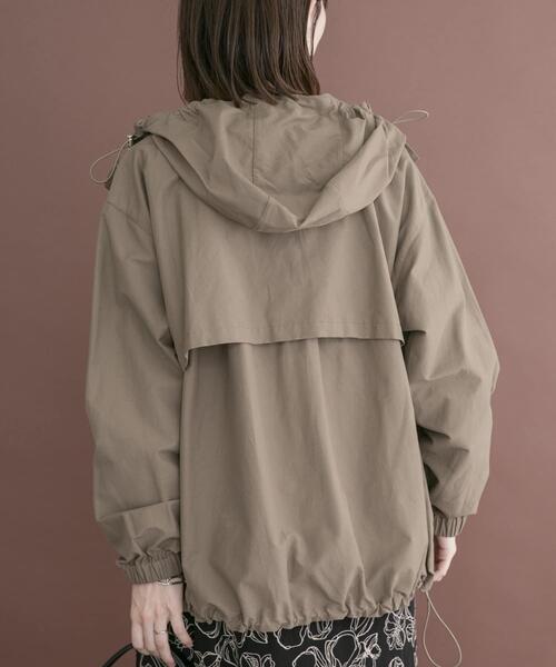 ITEMS URBANRESEARCH（アイテムズ アーバンリサーチ）の「撥水マウンテンパーカー（マウンテンパーカー・レディース・モカ/ホワイト系その他/ブラック・FREE）」の19枚目の写真