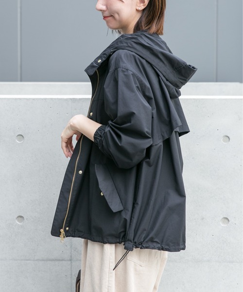 ITEMS URBANRESEARCH（アイテムズ アーバンリサーチ）の「撥水マウンテンパーカー（マウンテンパーカー・レディース・モカ/ホワイト系その他/ブラック・FREE）」の4枚目の写真