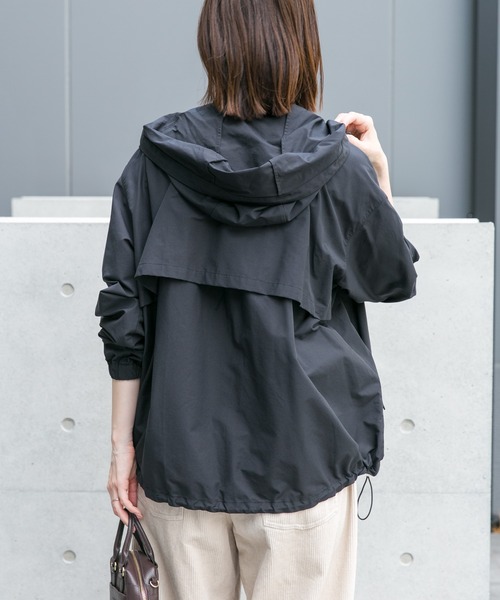 ITEMS URBANRESEARCH（アイテムズ アーバンリサーチ）の「撥水マウンテンパーカー（マウンテンパーカー・レディース・モカ/ホワイト系その他/ブラック・FREE）」の5枚目の写真