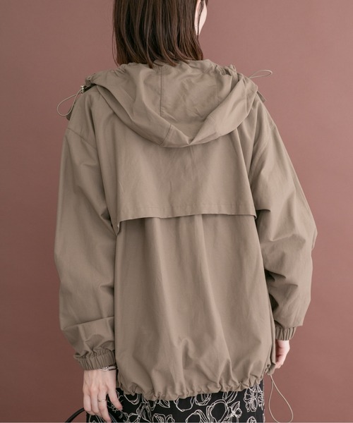 ITEMS URBANRESEARCH（アイテムズ アーバンリサーチ）の「撥水マウンテンパーカー（マウンテンパーカー・レディース・モカ/ホワイト系その他/ブラック・FREE）」の10枚目の写真