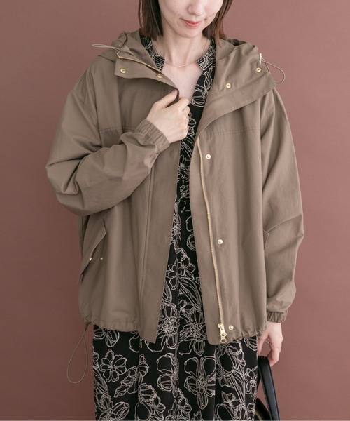 ITEMS URBANRESEARCH（アイテムズ アーバンリサーチ）の「撥水マウンテンパーカー（マウンテンパーカー・レディース・モカ/ホワイト系その他/ブラック・FREE）」の12枚目の写真