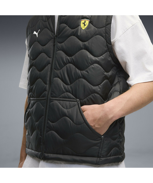 PUMA（プーマ）の「PUMA プーマ メンズ フェラーリ プレミアム ベスト（ナイロンジャケット・メンズ・ブラック・MEDIUM/LARGE/X-LARGE/SMALL）」の2枚目の写真
