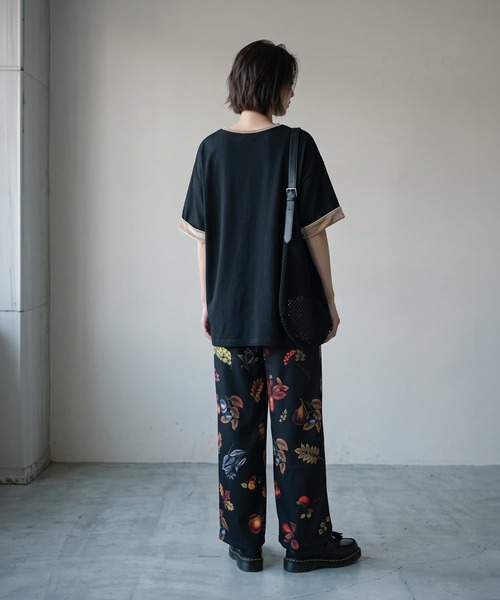 STYLE DELI(スタイルデリ)の「【BLK001】天竺×ベロア袖口配色プルオーバー(Tシャツ/カットソー・レディース・ブラック/オフホワイト・FREE)」の5枚目の写真