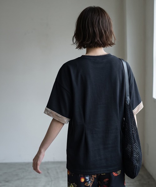 STYLE DELI(スタイルデリ)の「【BLK001】天竺×ベロア袖口配色プルオーバー(Tシャツ/カットソー・レディース・ブラック/オフホワイト・FREE)」の7枚目の写真