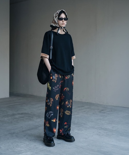 STYLE DELI(スタイルデリ)の「【BLK001】天竺×ベロア袖口配色プルオーバー(Tシャツ/カットソー・レディース・ブラック/オフホワイト・FREE)」の8枚目の写真