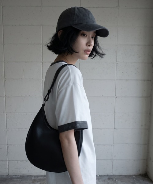 STYLE DELI(スタイルデリ)の「【BLK001】天竺×ベロア袖口配色プルオーバー(Tシャツ/カットソー・レディース・ブラック/オフホワイト・FREE)」の9枚目の写真