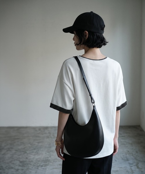 STYLE DELI(スタイルデリ)の「【BLK001】天竺×ベロア袖口配色プルオーバー(Tシャツ/カットソー・レディース・ブラック/オフホワイト・FREE)」の10枚目の写真