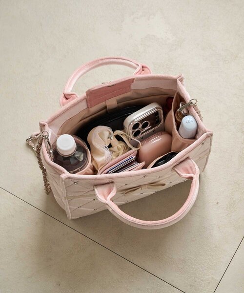 Belle Charme（ベルシャルム）の「【Belle Charme】Velour Quilted Ribbon Mini Tote（ハンドバッグ・レディース・ピンク/オフホワイト/ブラック・FREE）」の11枚目の写真