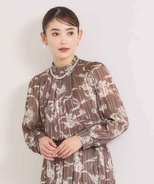 ITS'DEMO（イッツデモ）の「【セットアップ可】ラメストライプ花柄ブラウス（シャツ/ブラウス・レディース・アイボリー系/ネイビー系/ブラウン系1・00）」の2枚目の写真