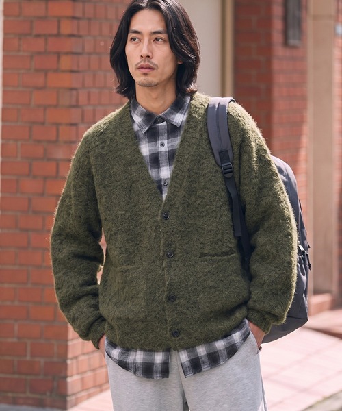 THE CRAFT CREW PRODUCTS(ザクラフトクループロダクツ)の「【MULTI FUNCTIONALシリーズ】オーバーサイズ Vネック シャギーニットカーディガン / 帯電防止・抗菌防臭【THE CRAFT CREW PRODUCTS】(カーディガン/ボレロ・メンズ・ネイビー/ブラック/ダークブラウン/アッシュグレー/グリーン/チャコール・S/M/L)」の5枚目の写真
